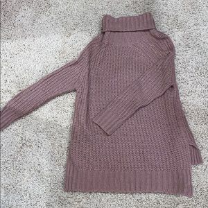 Lilac knitted turtle neck.